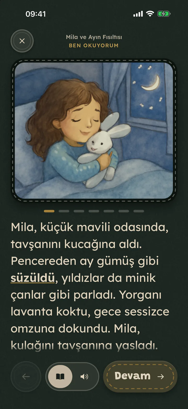 Moonhush'ta “Mila ve Ayın Fısıltısı” masalının ilk sayfası: üstte oyuncak tavşanına sarılmış bir çocuğun resmi, altta bir kelimesi vurgulanmış sayfa metni.